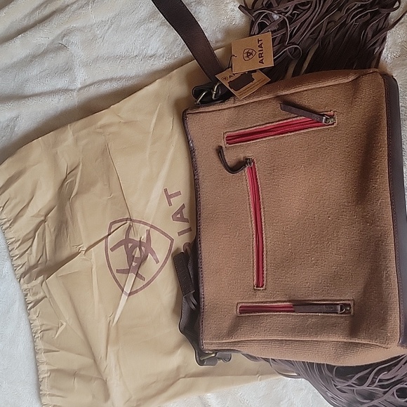 NWT ARIAT SHERIDAN COLLECTION CROSS BODY BAG - Picture 3 of 5